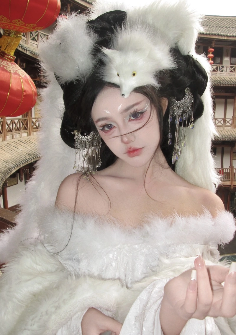 hình gái xinh cosplay cáo nổi bật với vẻ đẹp tự nhiên