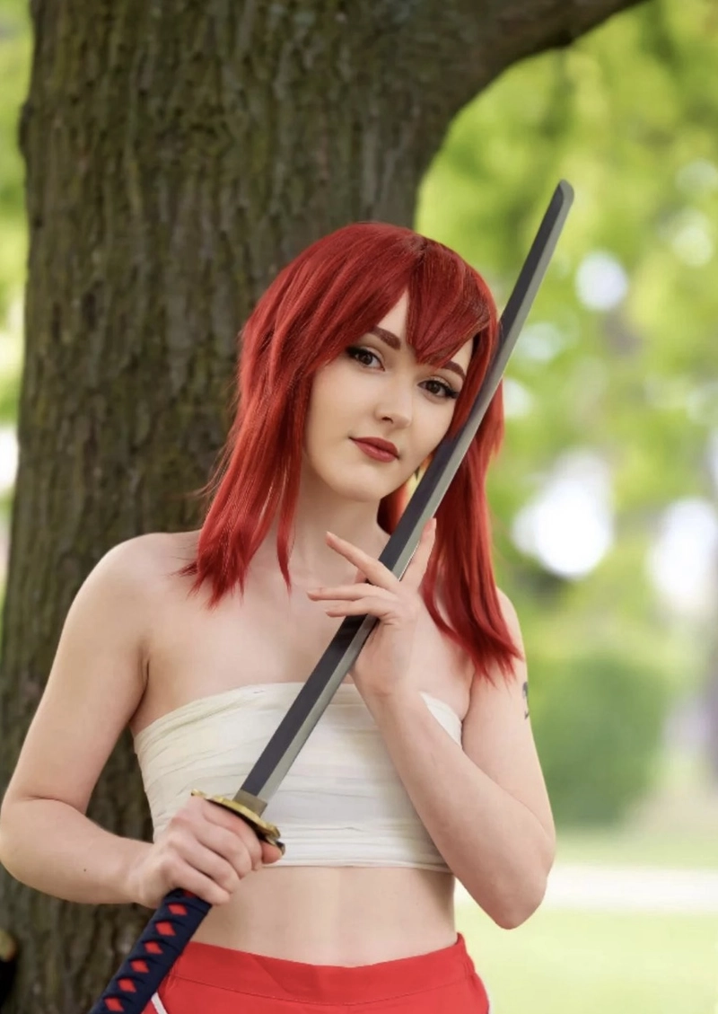 hotgirl cosplay erza với visual nổi bật chuẩn anime
