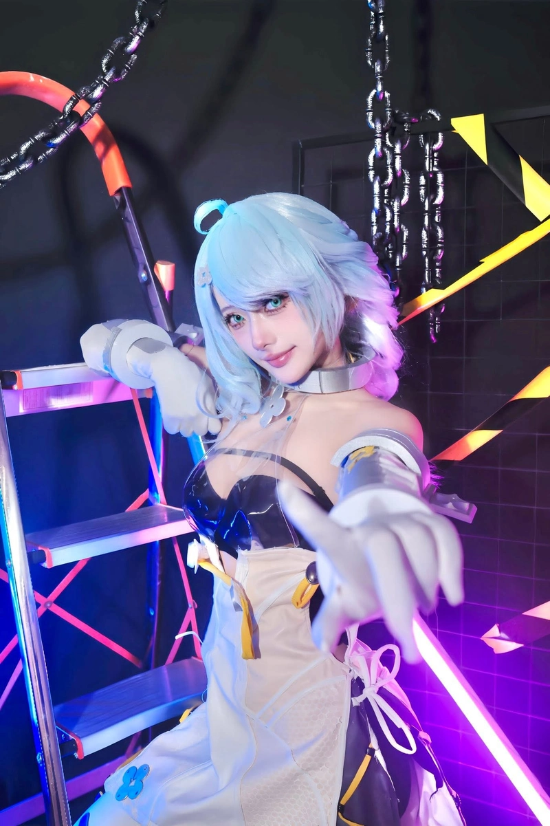 hotgirl nguyễn thị hà vi cosplay thu hút cộng đồng mạng