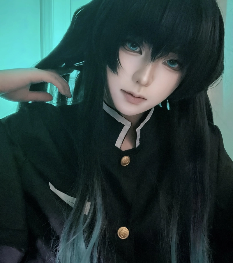 muichirou cosplay nổi bật với thần thái lạnh lùng đặc trưng