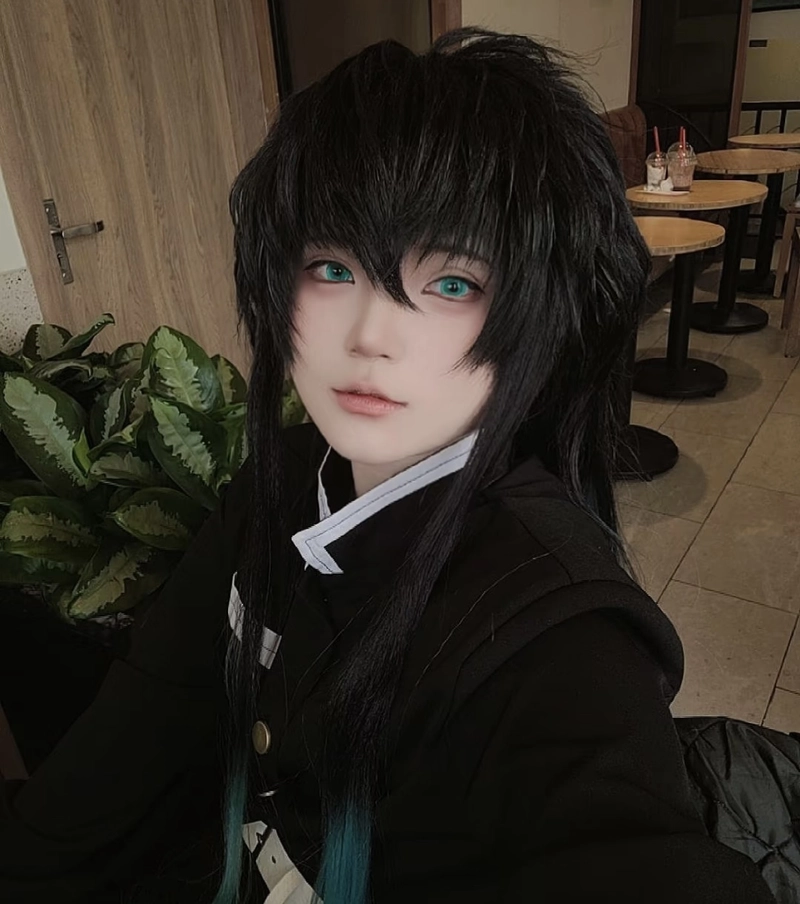 muichirou cosplay với tạo hình hà trụ đầy cuốn hút