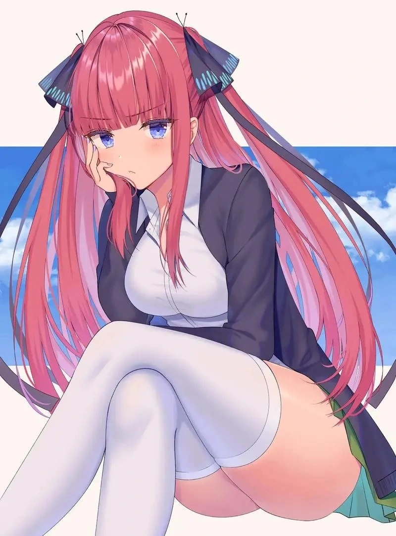 Vẻ ngoài nổi bật của Nino Nakano trong anime học đường Nhật