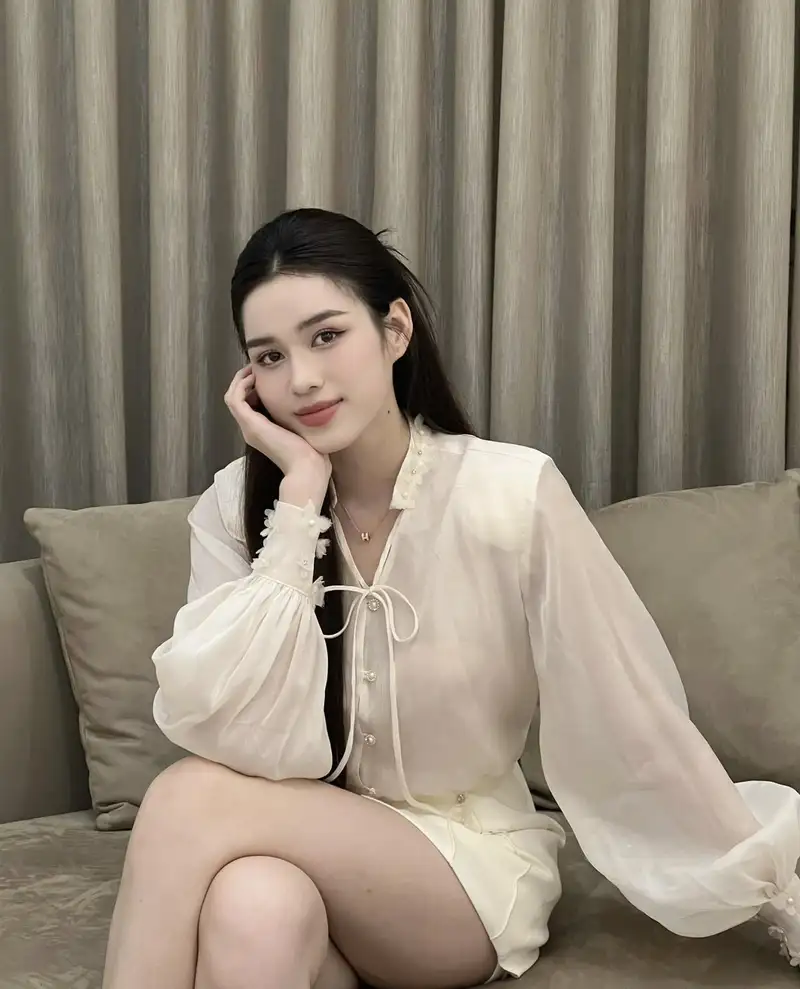 ảnh đỗ thị hà bikini với nụ cười rạng rỡ tươi tắn
