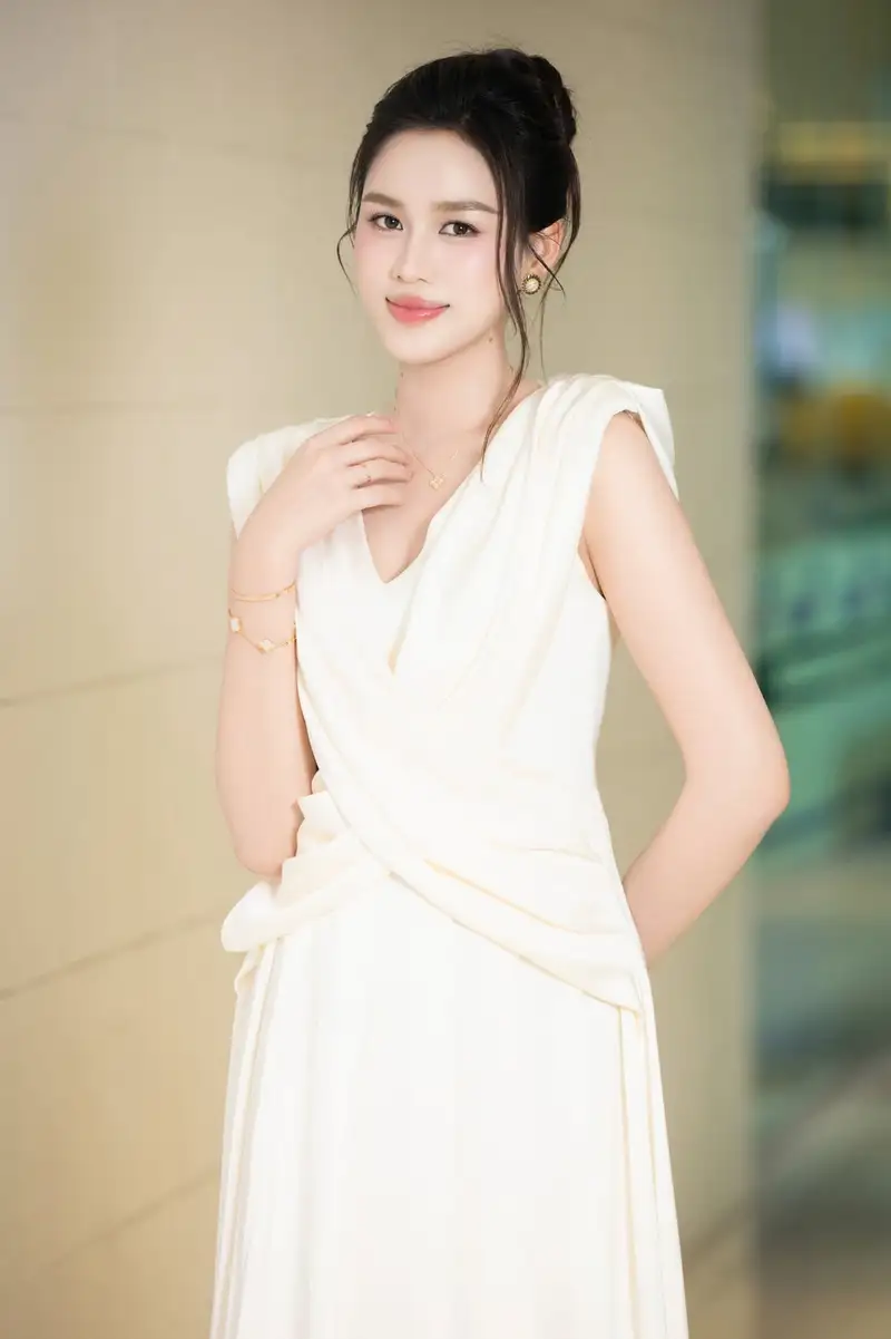 bikini đỗ thị hà trong bộ ảnh thời trang biển