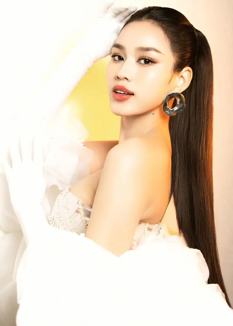 đỗ thị hà bikini diện trang phục biển thời thượng