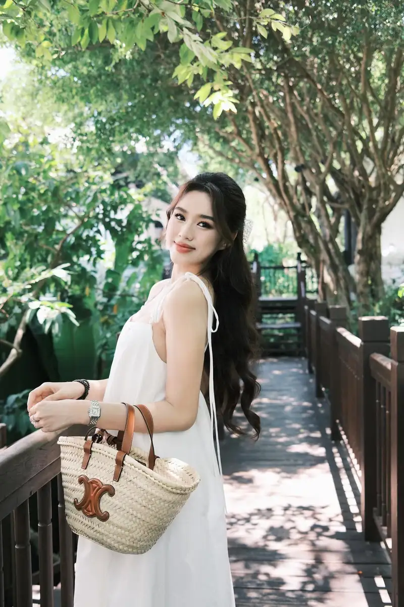 đỗ thị hà bikini trong chuyến du lịch nghỉ dưỡng