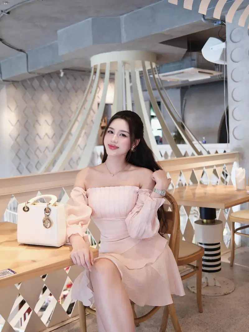 đỗ thị hà bikini với vẻ đẹp khỏe khoắn cuốn hút