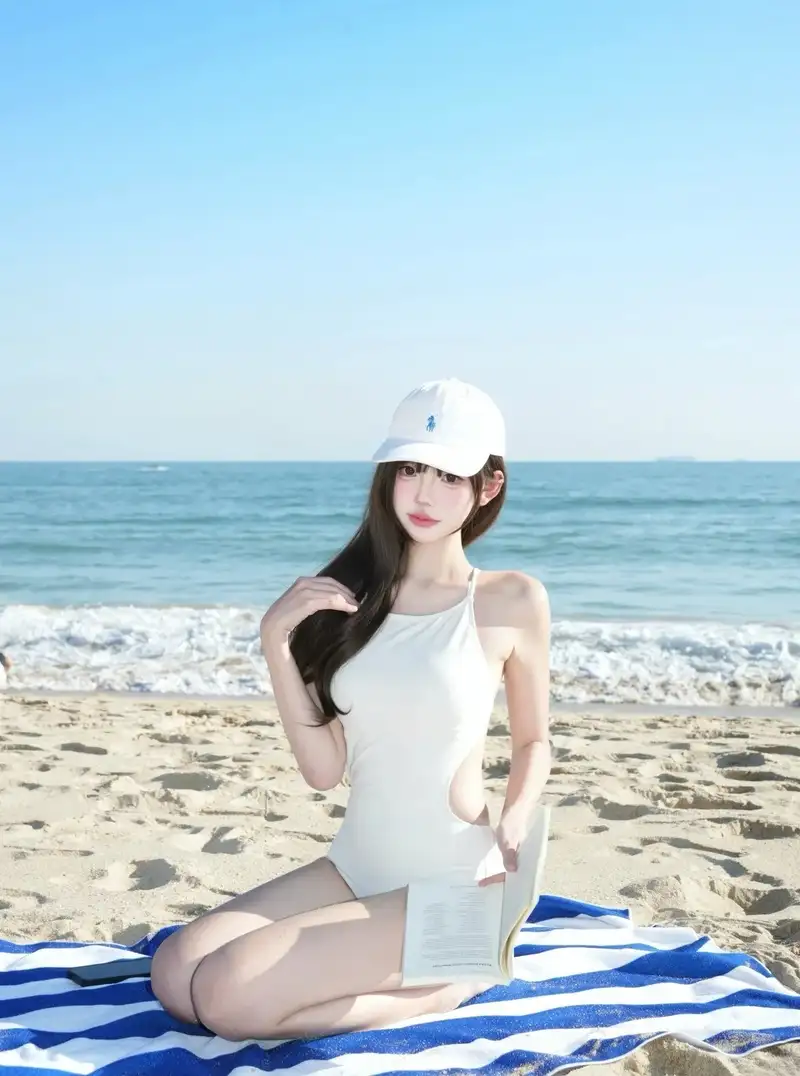 gái xinh mặc bikini trắng khoảnh khắc đẹp
