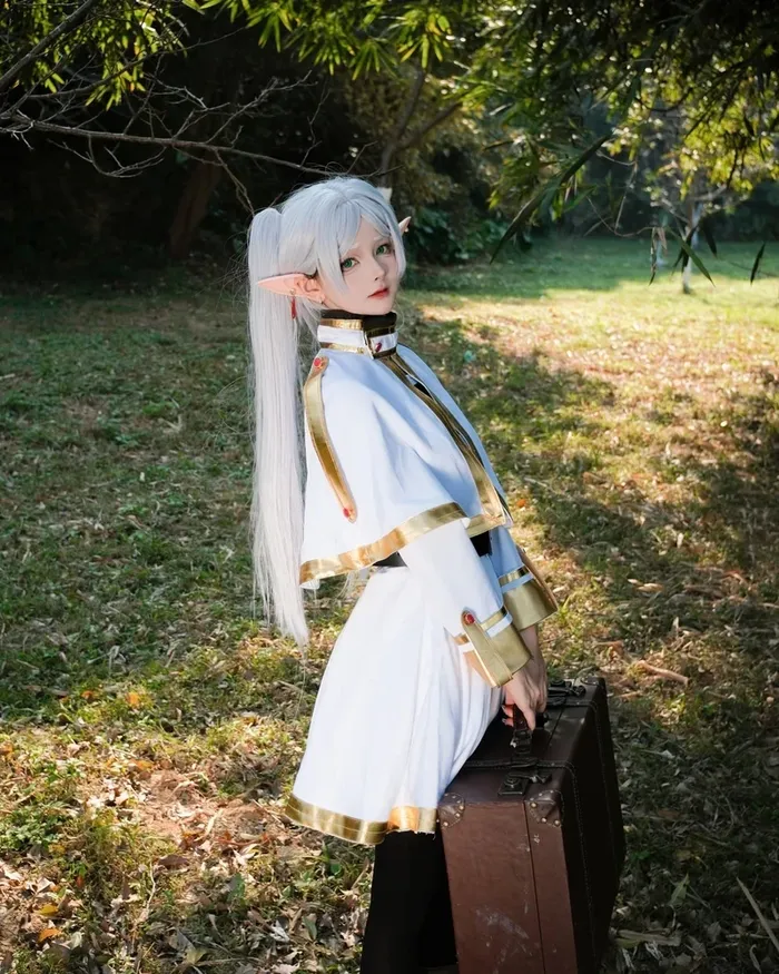 Frieren cosplay duyên dáng kiều diễm
