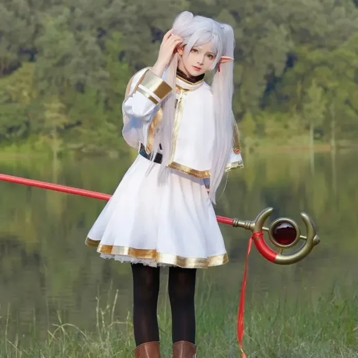 Hình cosplay Frieren trong trẻo thanh tú