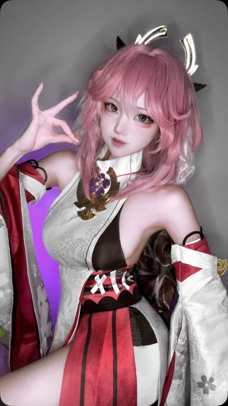 Yae Miko cosplay yêu kiều mềm mại