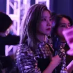 Hình gái xinh đi bar kiêu kỳ lộng lẫy